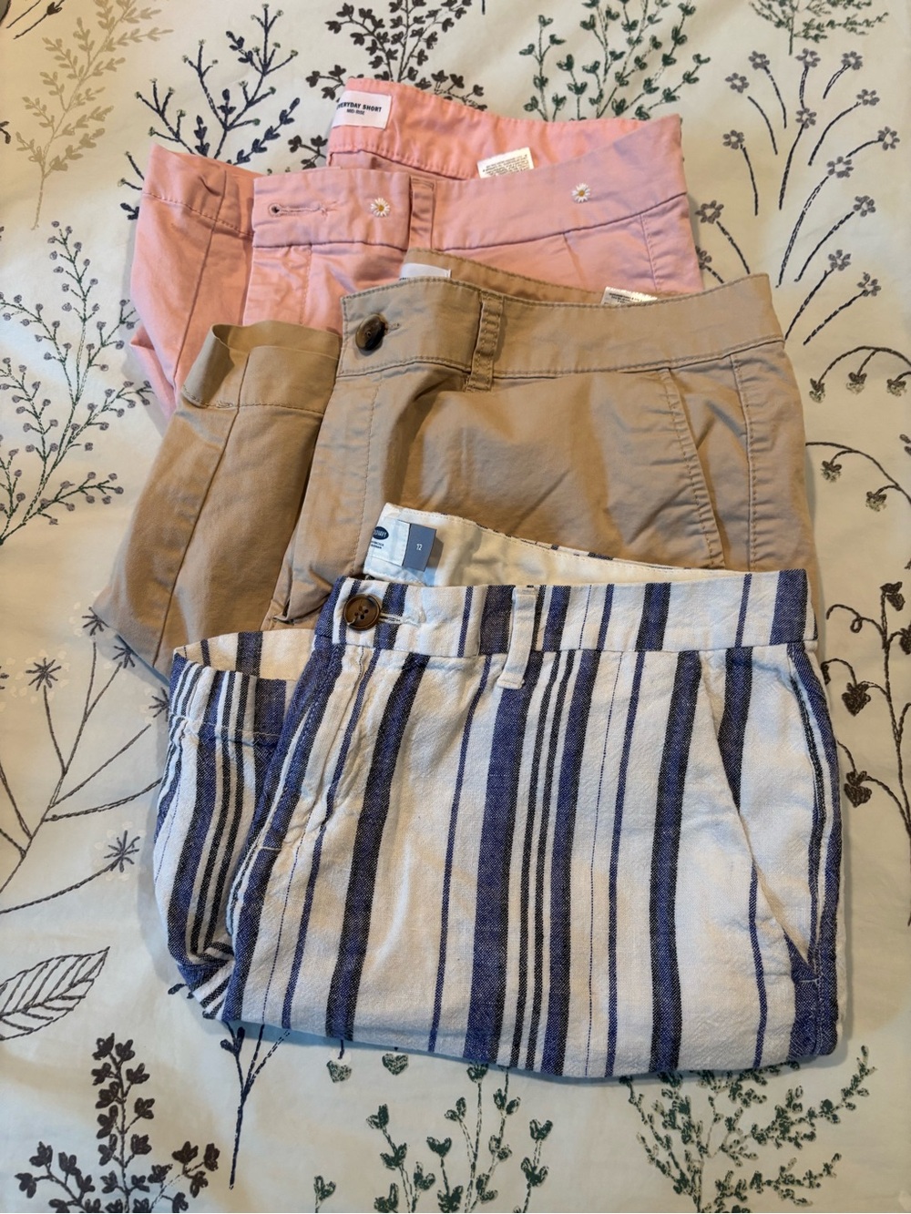 Womens Mixed 3-Pack Old Navy Everyday shorts pink, Tan & Blue Stripe